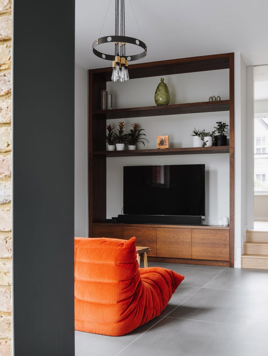 Interior of The Weathered House by Selencky Parsons