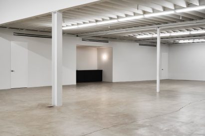 Flexible exhibition space with a black bar