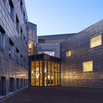 Zinc-clad Wellesley science hill building
