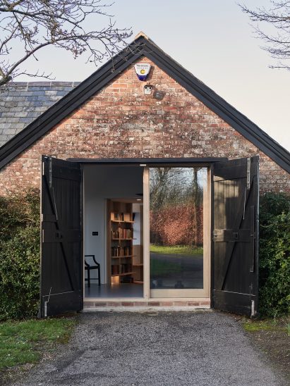 Entrance to Stanbridge Mill Library