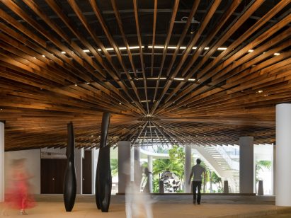 Wooden installation in car port studio Gang Hawaii