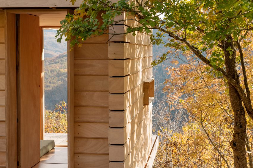 Exterior of The Hermitage cabin by Llabb