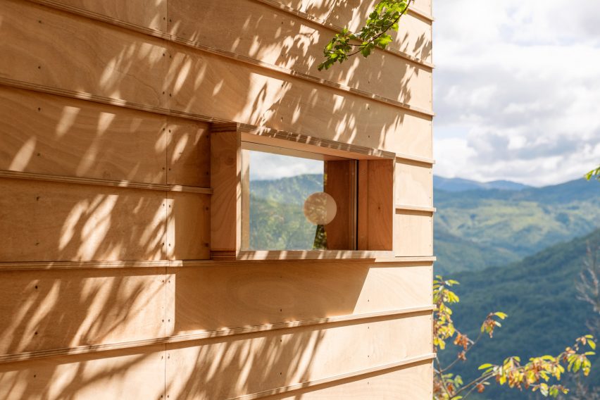 Exterior of The Hermitage cabin by Llabb