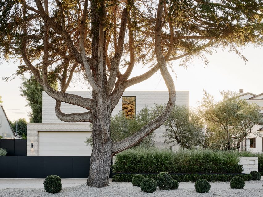 Exterior of Twentieth house by Woods and Dangaran