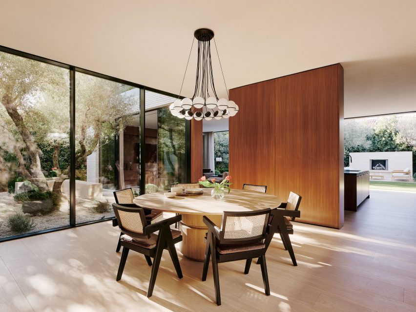 Dining room in Twentieth house by Woods and Dangaran