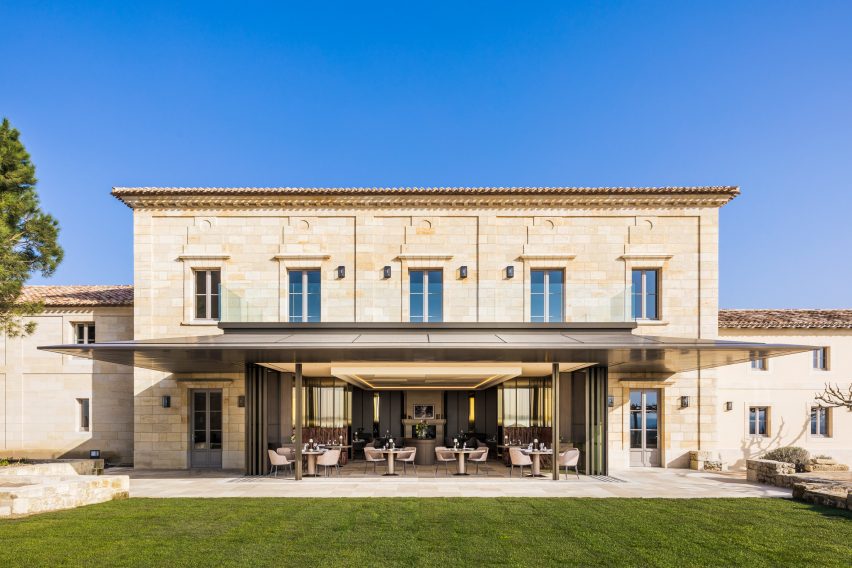 Château Trop Long Mondot with Turntable Corner windows fully opening onto the terrace