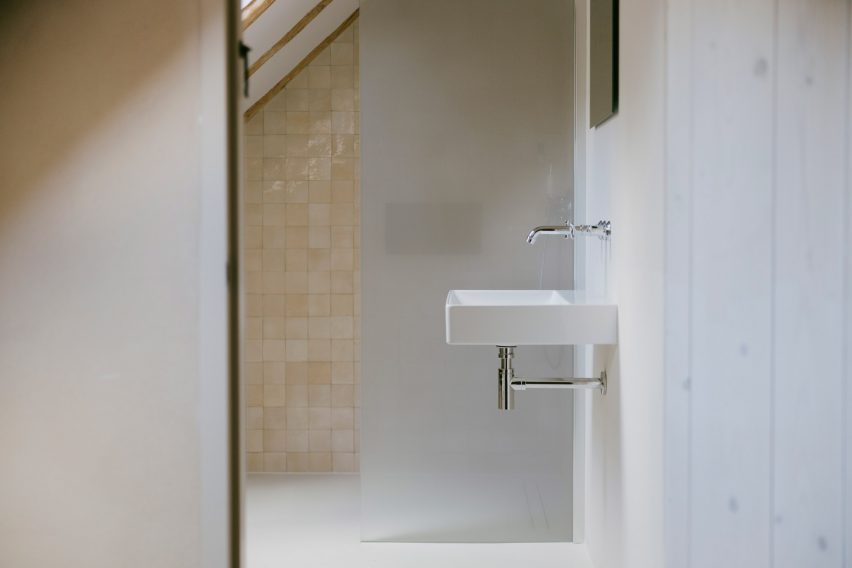 Bathroom in Barn at the Ahof by Julia van Beuningen