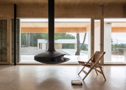 Interior of Ca l'Amo by Marià Castelló