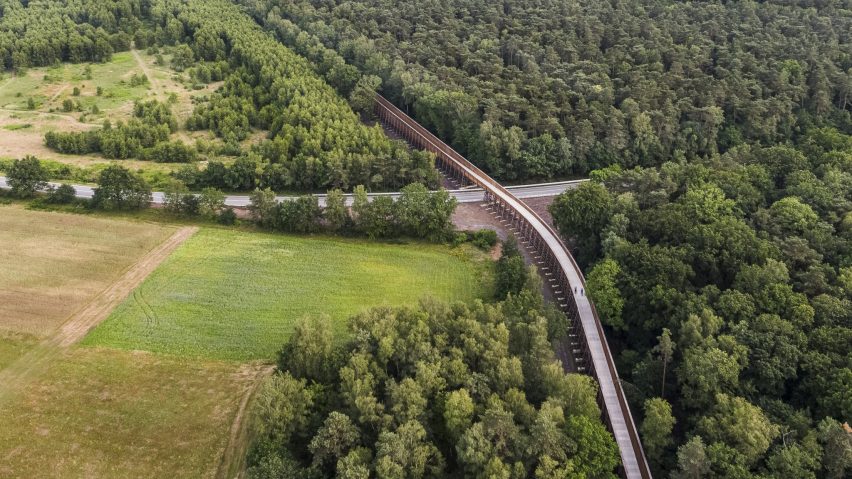 Cycling Through the Heathland by Maat-Ontwerpers + Bart Lens