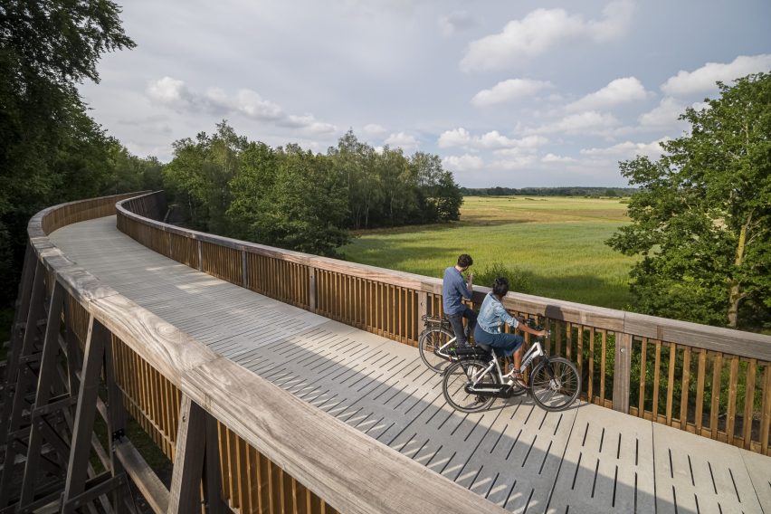 Cycling Through the Heathland by Maat-Ontwerpers + Bart Lens