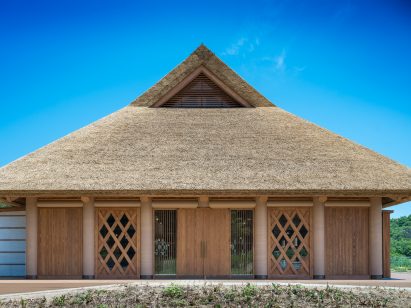 Thatched-roof restaurant by Shigeru Ban Architects