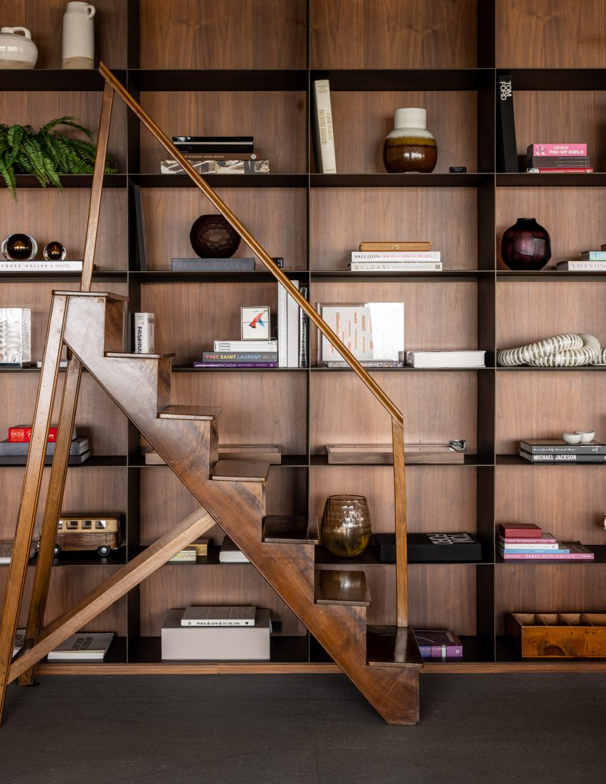 Library wall in Flat#6 by Studio MK27