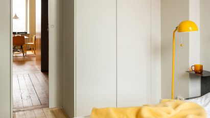 Built-in wardrobe wall