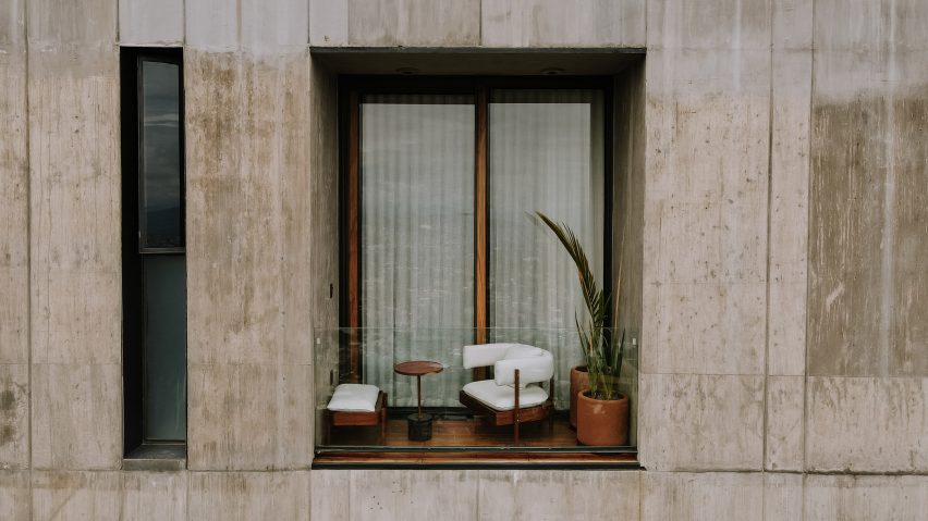 Hotel Flavia concrete face with window
