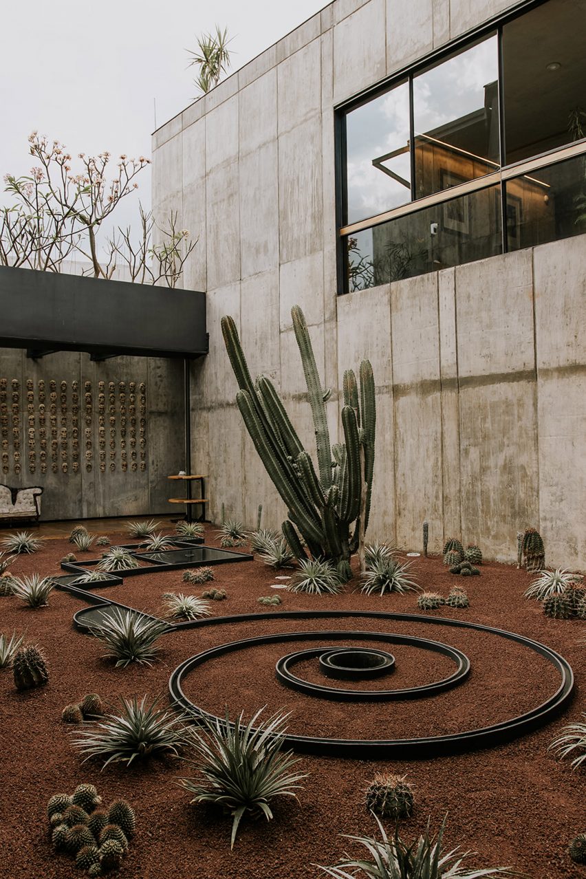 Hotel Flavia concrete walls and garden