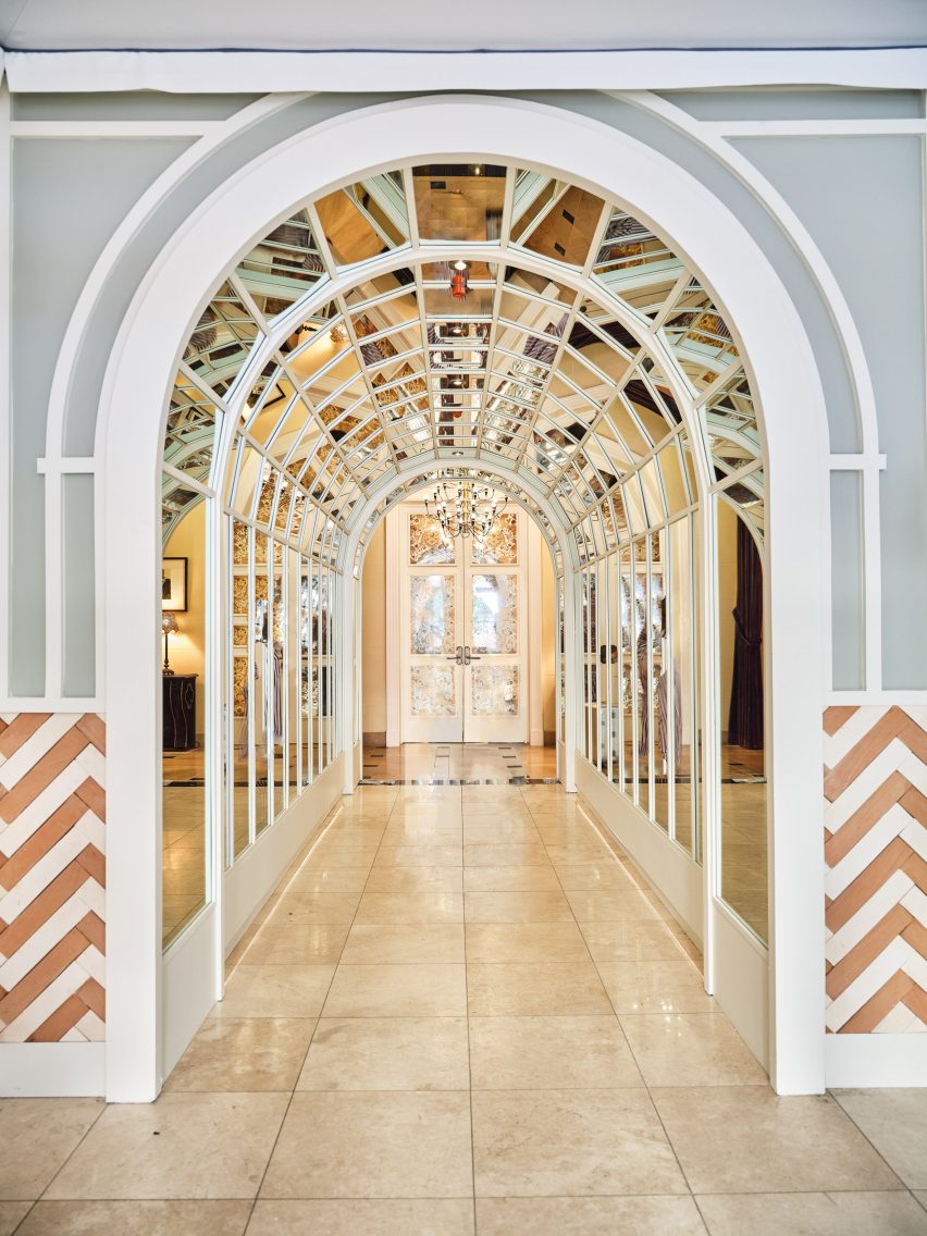 A mirror-lined arched gallery leads to the reception area