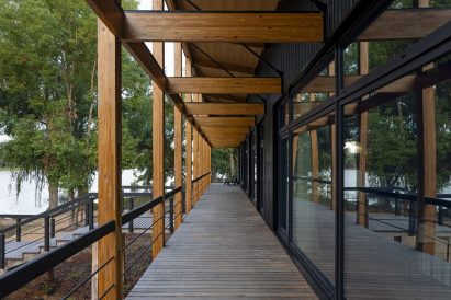 Exterior patio of House in the Delta by MAPA