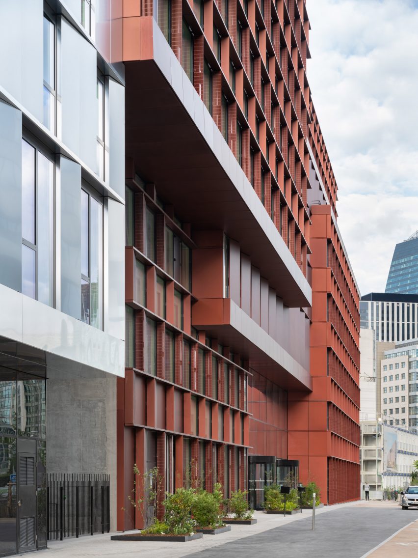 Exterior of InDéfense office and Hôtel OKKO by 3XN in Paris