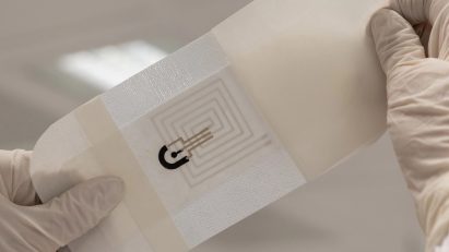 SmartHEAL wound dressing by Tomasz Raczyński, Dominik Baraniecki and Piotr Walter