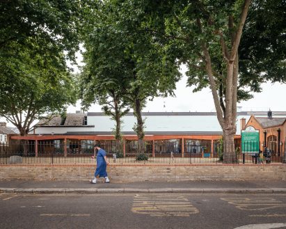 Exterior of Lea Bridge Library in London
