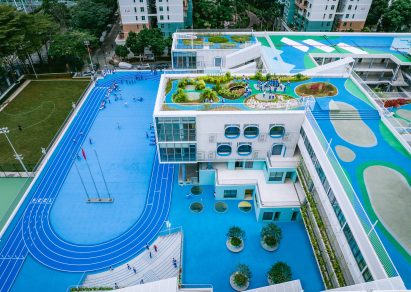 Roof terrace of Fuqiang Elementary School by People's Architecture Office