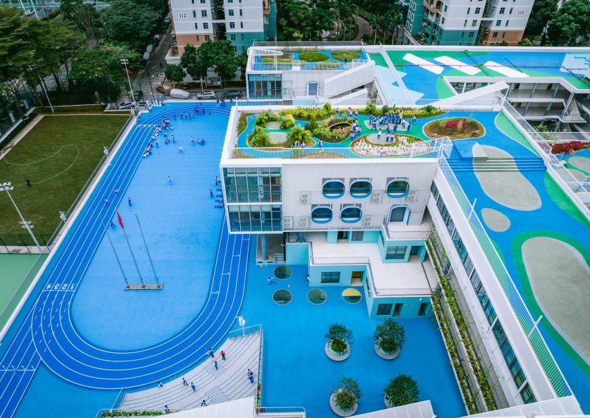 Roof terrace of Fuqiang Elementary School by People's Architecture Office