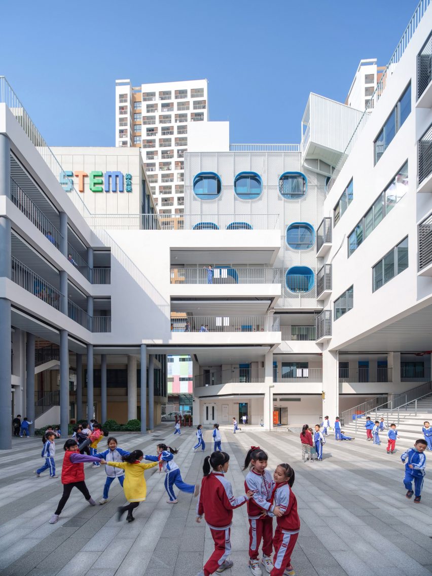 Fuqiang Elementary School by People's Architecture Office