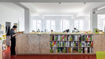 Interior image of a workspace at Behnisch Architekten