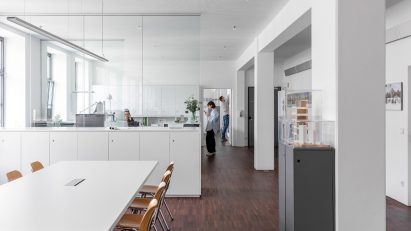 Interior image of a workspace at Auer Weber Assoziierte