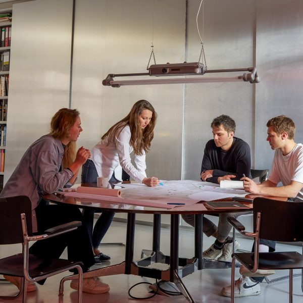 Interior image of a workspace at Se\arch Freie Architekten