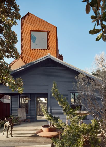 A weathering steel house extension