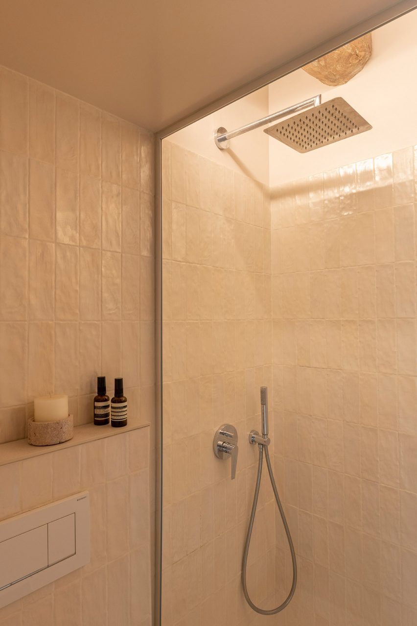 Ensuite interior of Palau apartment by Colombo and Serboli Architecture