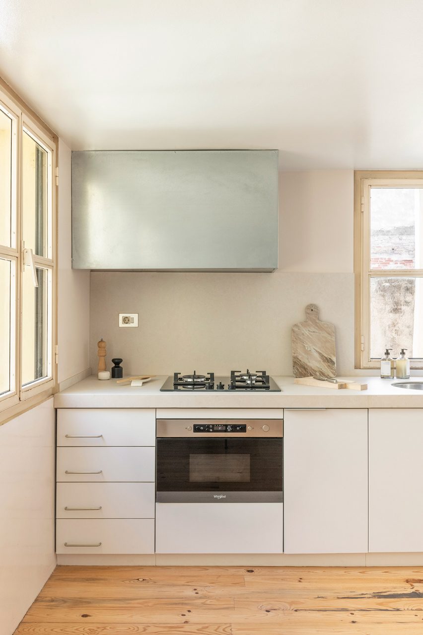 Kitchen interior of Palau apartment by Colombo and Serboli Architecture
