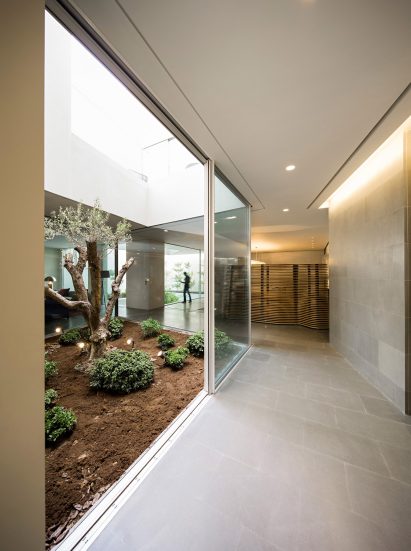 Wall House by AGi Architects