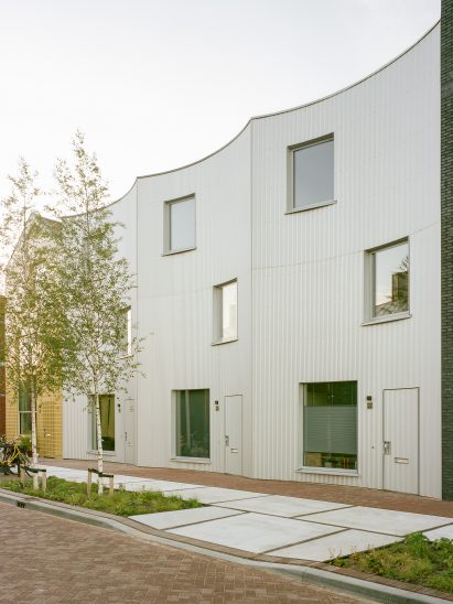 Exterior image of a white building with a curving facade at Wisselpoor