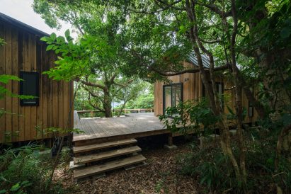 Exterior of Sumu Yakushima housing by Tsukasa Ono
