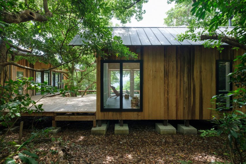 Exterior of Sumu Yakushima co-operative housing by Tsukasa Ono