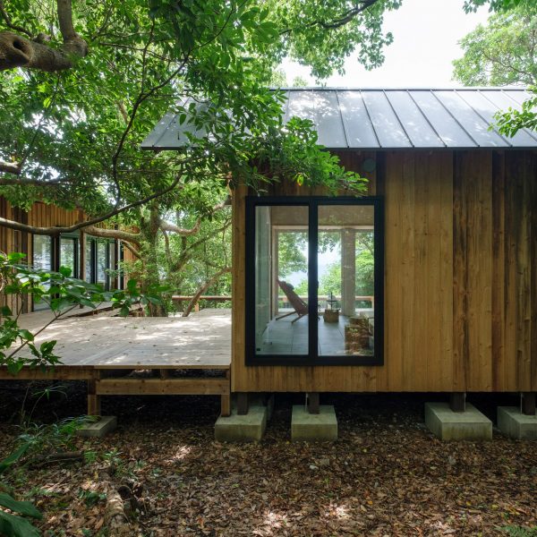 Exterior of Sumu Yakushima co-operative housing by Tsukasa Ono
