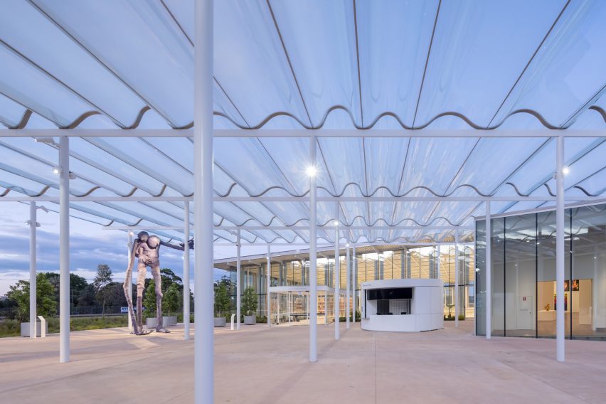 Exterior of Sydney Modern by SANAA