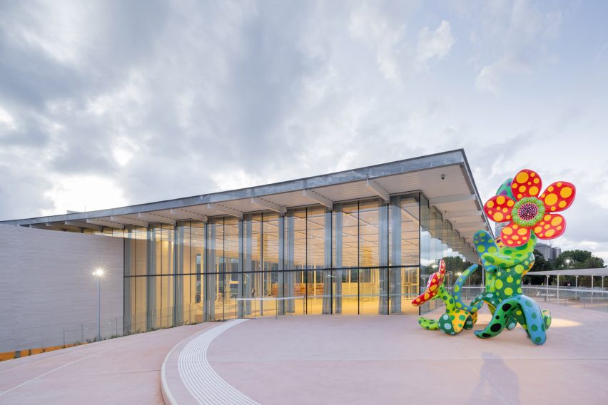 Exterior of Sydney Modern by SANAA