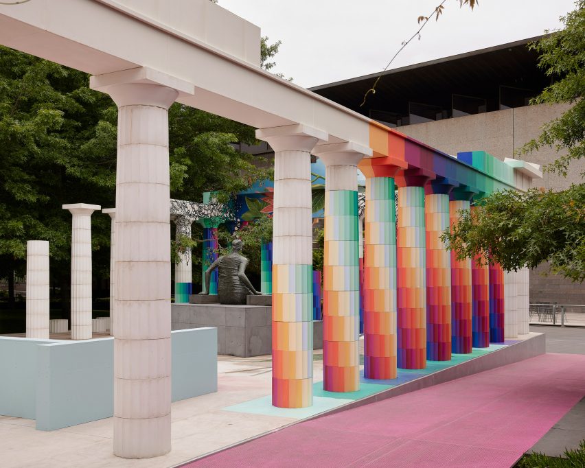 Columns with Drez mural
