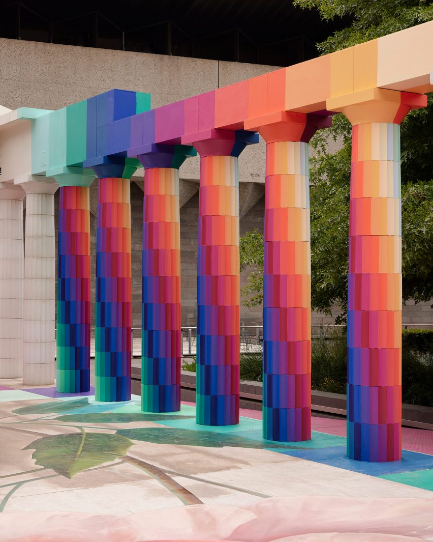 Columns with Drez mural
