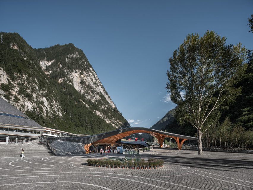THAD draws on curving contours for national park visitor centre in China