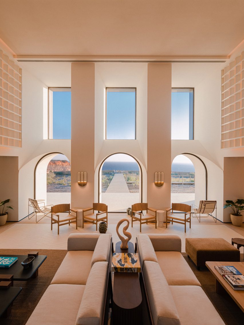Lobby with arched windows in Aethos Ericeira