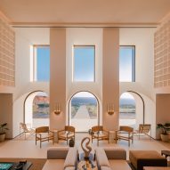 Lobby with arched windows in Aethos Ericeira