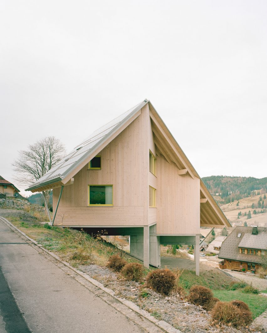 Douglas fir cladding of Haus am Hang by AMUNT