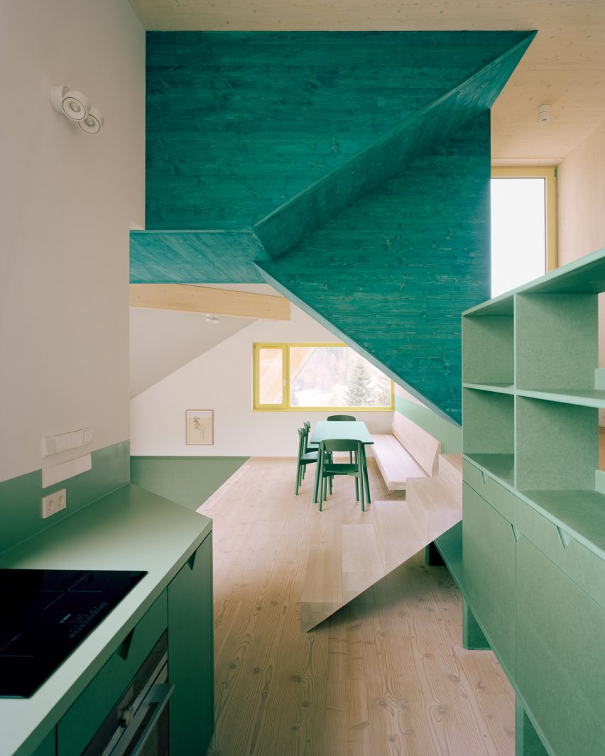 Kitchen in Haus am Hang by AMUNT