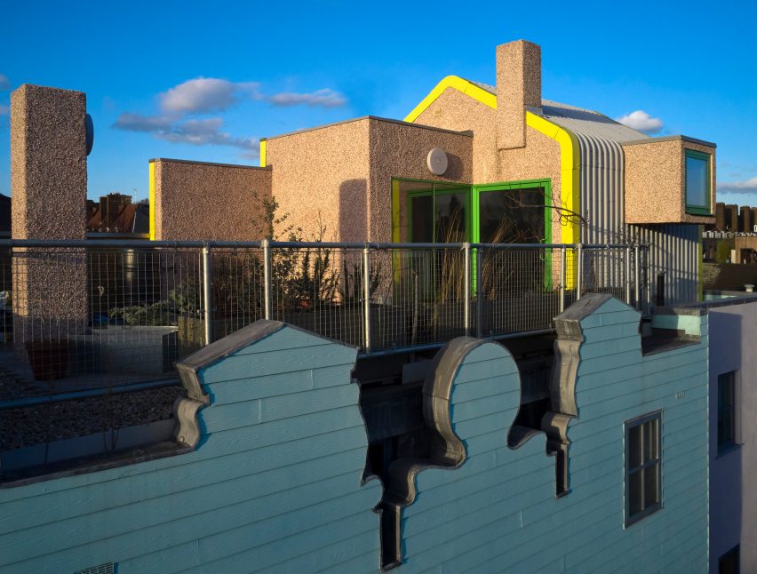 Blue House extension by Sean Griffiths