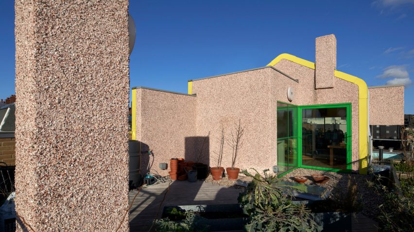 Sean Griffiths adds pebbledash extension “in spirit of original house” to FAT’s Blue House