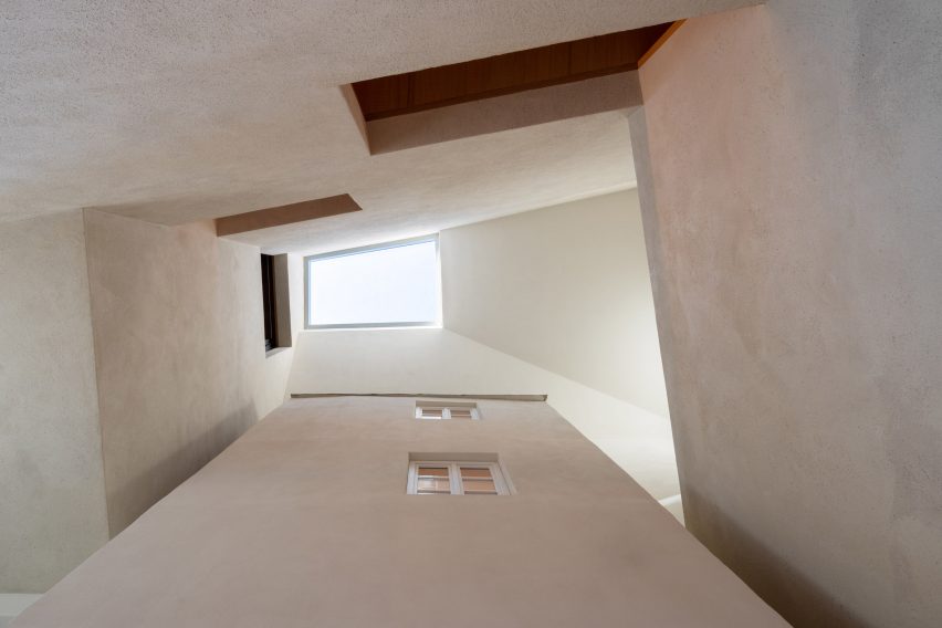 Carlana Mezzalira Pentimalli designs library in Italy blending "ancient and contemporary"